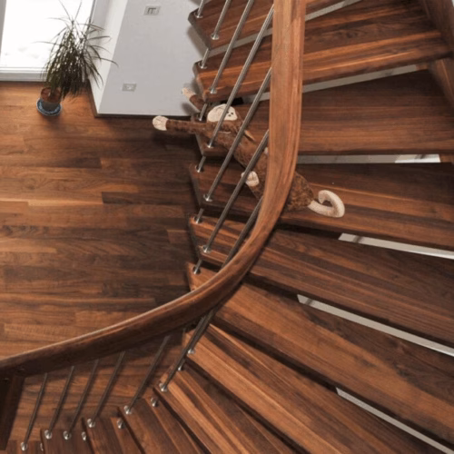 Freitragende Treppe